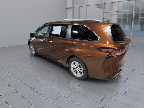 2021 Toyota Sienna Limited 7-Passenger