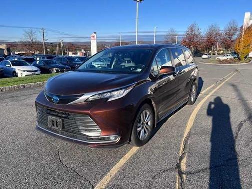 2021 Toyota Sienna Limited 7-Passenger