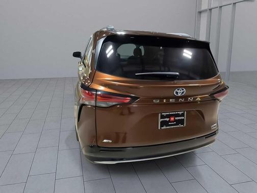 2021 Toyota Sienna Limited 7-Passenger