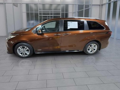 2021 Toyota Sienna Limited 7-Passenger