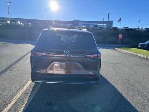 2021 Toyota Sienna Limited 7-Passenger