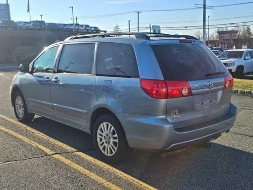 2010 Toyota Sienna LE