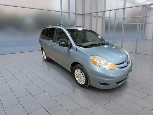 2010 Toyota Sienna LE