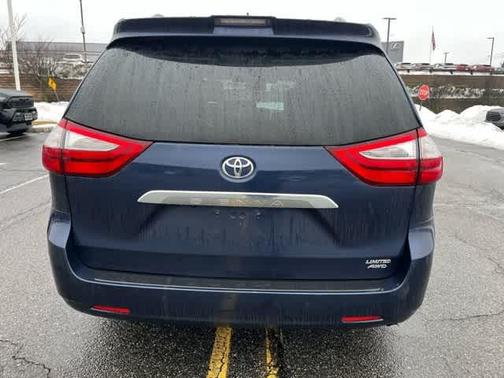 2019 Toyota Sienna Limited Premium
