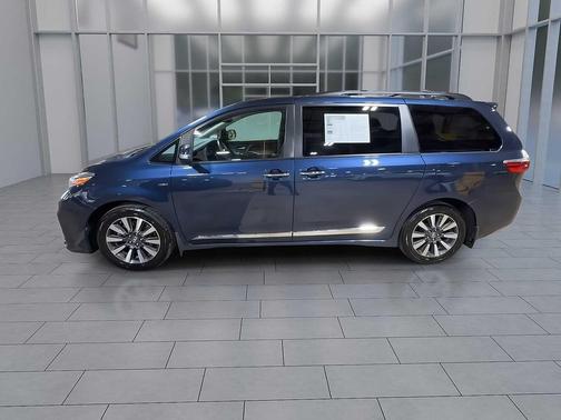 2019 Toyota Sienna Limited Premium