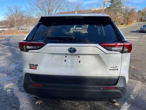 2022 Toyota RAV4 Hybrid XLE
