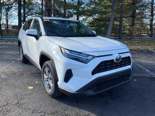 2022 Toyota RAV4 Hybrid XLE