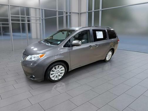 2013 Toyota Sienna XLE