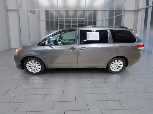 2013 Toyota Sienna XLE