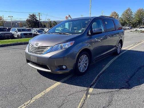2013 Toyota Sienna XLE