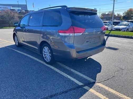 2013 Toyota Sienna XLE