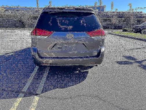 2013 Toyota Sienna XLE