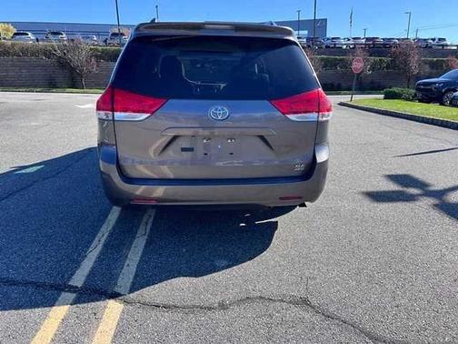 2013 Toyota Sienna XLE