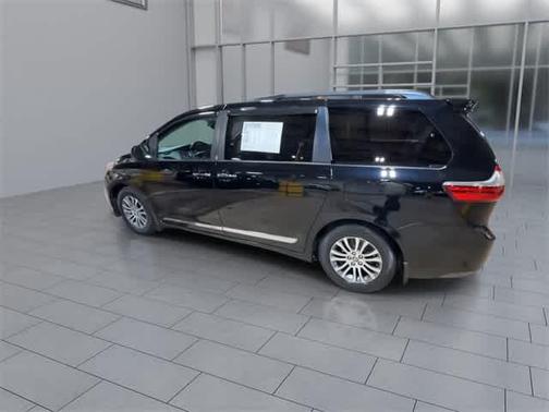 2018 Toyota Sienna XLE