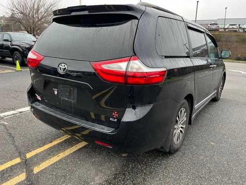 2018 Toyota Sienna XLE