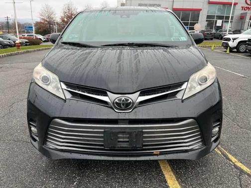 2018 Toyota Sienna XLE