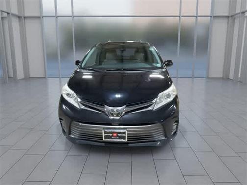 2018 Toyota Sienna XLE