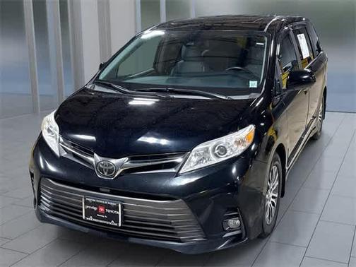 2018 Toyota Sienna XLE