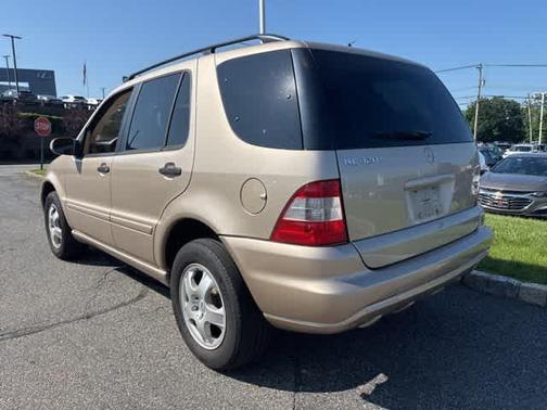2002 Mercedes-Benz M-Class 4dr AWD 3.2L