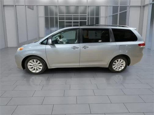 2011 Toyota Sienna XLE