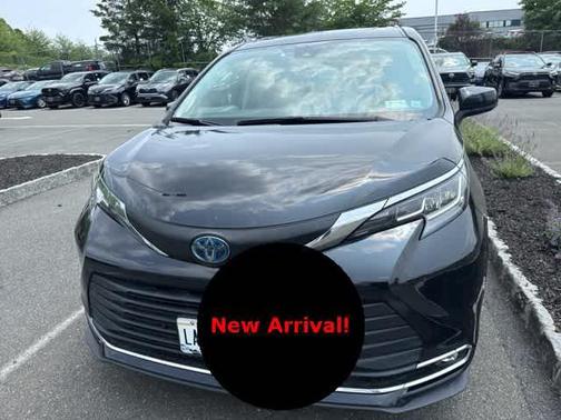 2023 Toyota Sienna XLE 8 Passenger