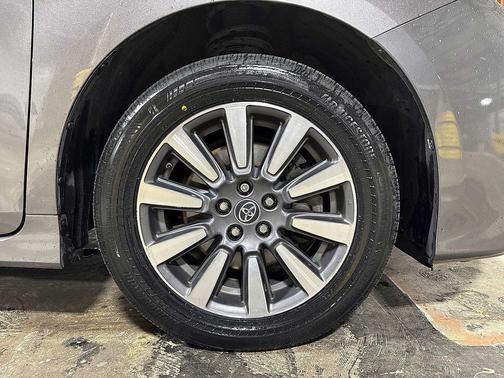 2020 Toyota Sienna XLE