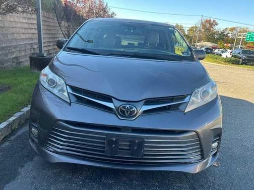 2020 Toyota Sienna XLE