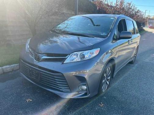 2020 Toyota Sienna XLE