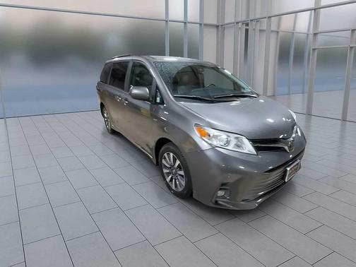 2020 Toyota Sienna XLE