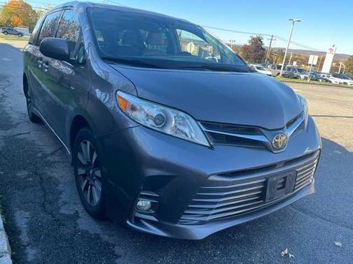 2020 Toyota Sienna XLE