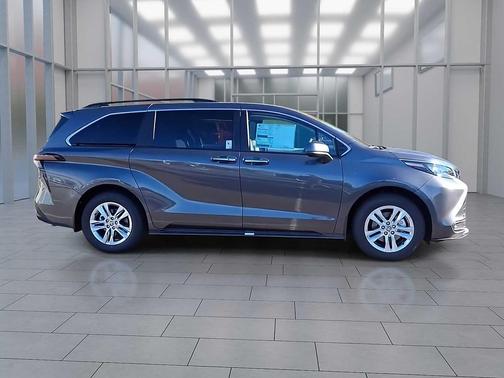 2025 Toyota Sienna XLE 7 Passenger