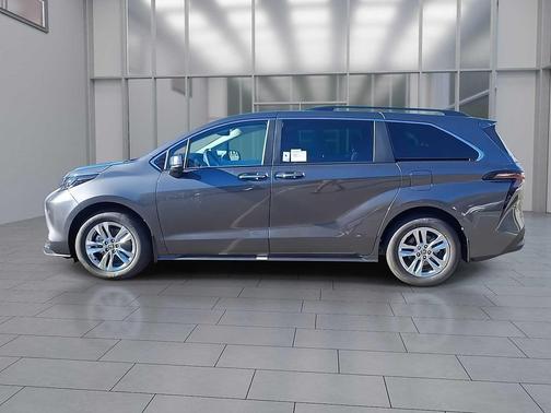 2025 Toyota Sienna XLE 7 Passenger