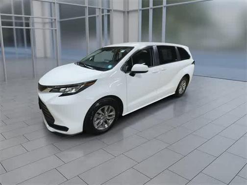 2022 Toyota Sienna LE