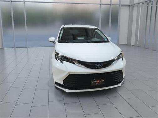 2022 Toyota Sienna LE