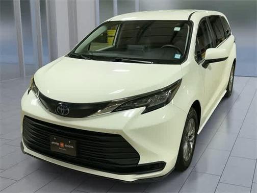 2022 Toyota Sienna LE