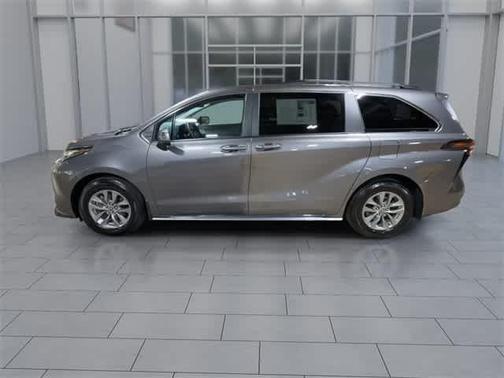 2023 Toyota Sienna LE