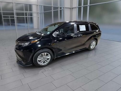 2022 Toyota Sienna XLE