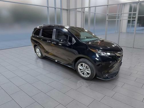 2022 Toyota Sienna XLE