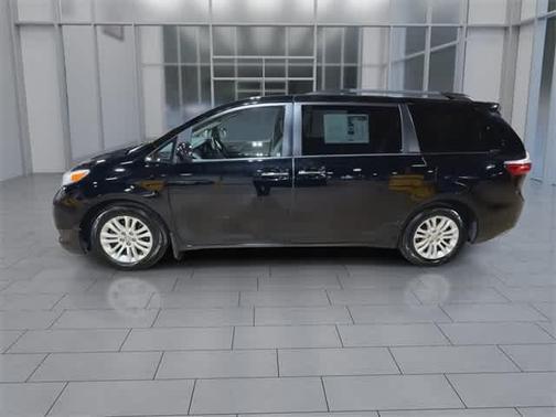 2017 Toyota Sienna XLE