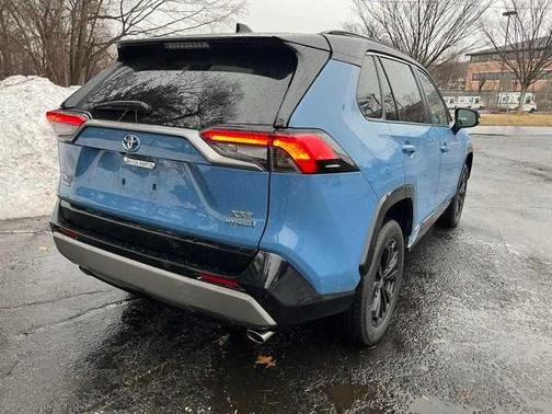 2023 Toyota RAV4 Hybrid SE