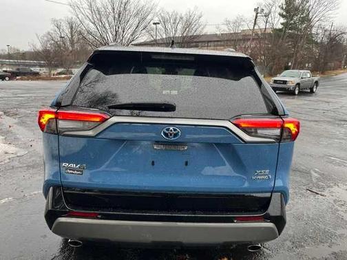 2023 Toyota RAV4 Hybrid SE