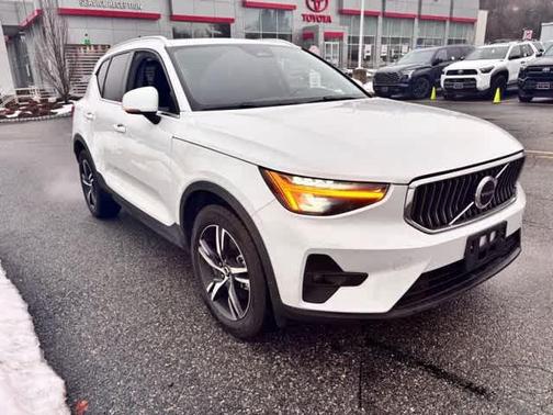 2023 Volvo XC40 B5 Plus Bright Theme