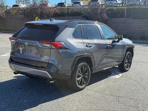 2022 Toyota RAV4 Hybrid SE