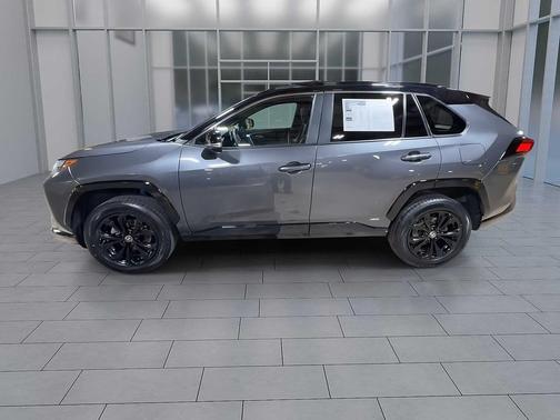 2022 Toyota RAV4 Hybrid SE
