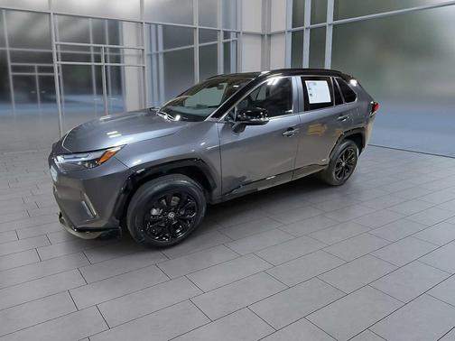 2022 Toyota RAV4 Hybrid SE