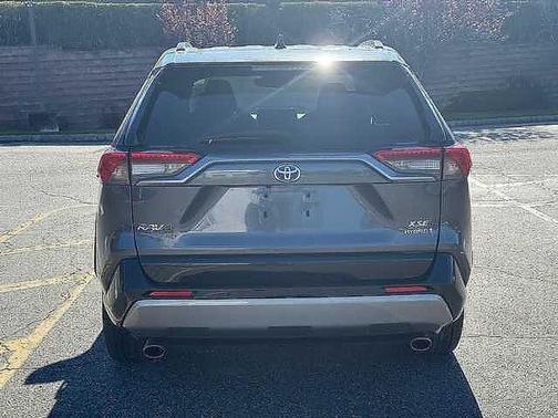 2022 Toyota RAV4 Hybrid SE