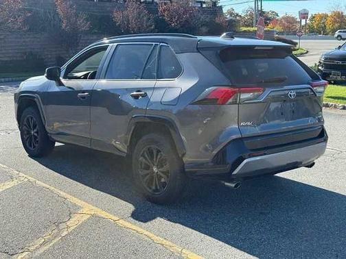 2022 Toyota RAV4 Hybrid SE