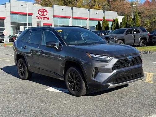 2022 Toyota RAV4 Hybrid SE