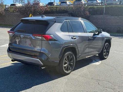 2022 Toyota RAV4 Hybrid SE