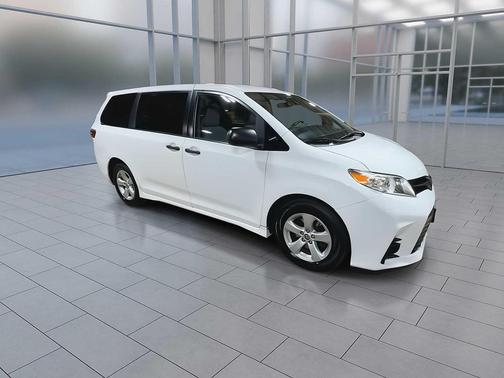 2020 Toyota Sienna SE